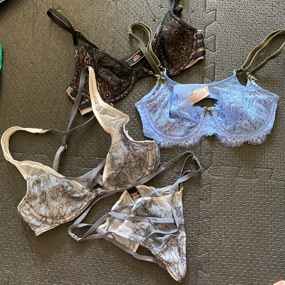 Victoria’s Secret bralette lot 32B